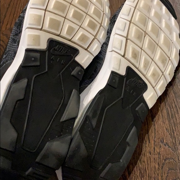 NIKE AIR MAX FLORAL - Picture 2 of 3